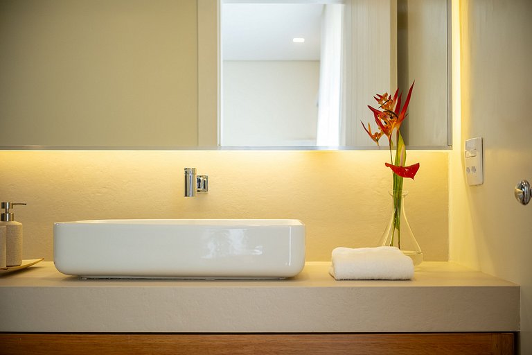 Angra | Casa à Beira-Mar com Piscina e 7 suítes