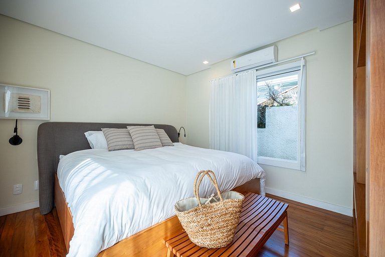 Angra | Beachfront House with Pool & 7 Suites