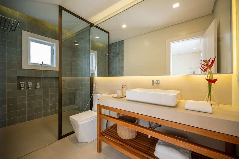 Angra | Beachfront House with Pool & 7 Suites
