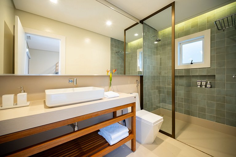 Angra | Beachfront House with Pool & 7 Suites