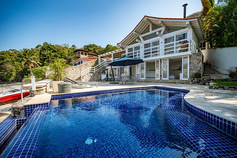 Angra | Beachfront House with Pool & 7 Suites
