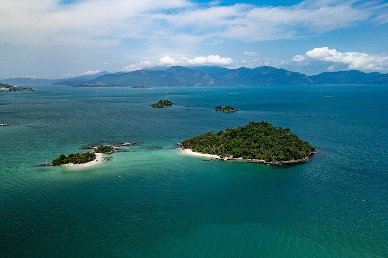 Angra | Beachfront House with Pool & 7 Suites