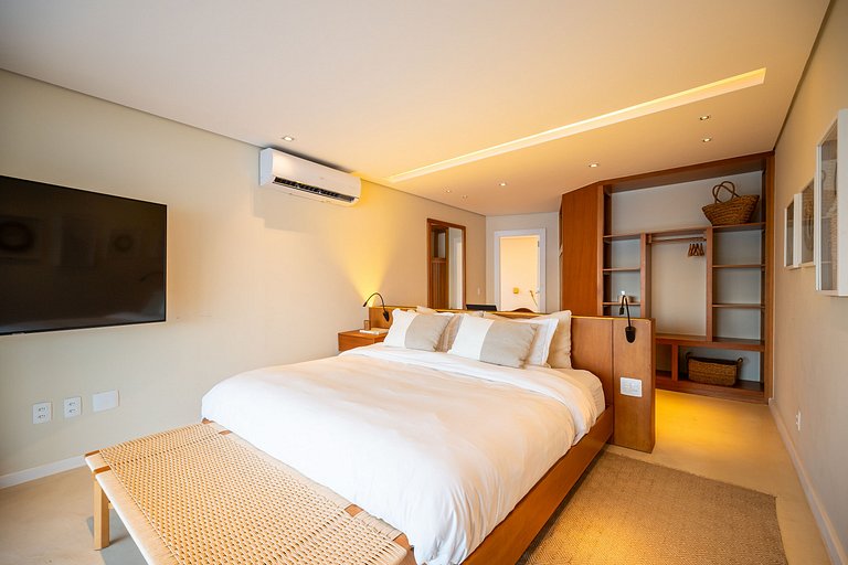 Angra | Beachfront House with Pool & 7 Suites