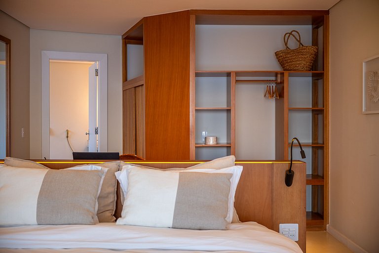 Angra | Beachfront House with Pool & 7 Suites
