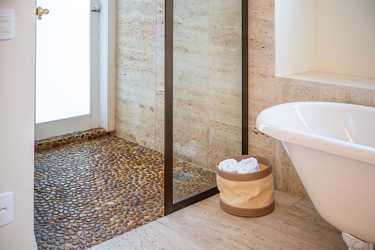 Angra | Casa Frente al Mar con Piscina y 7 Suites