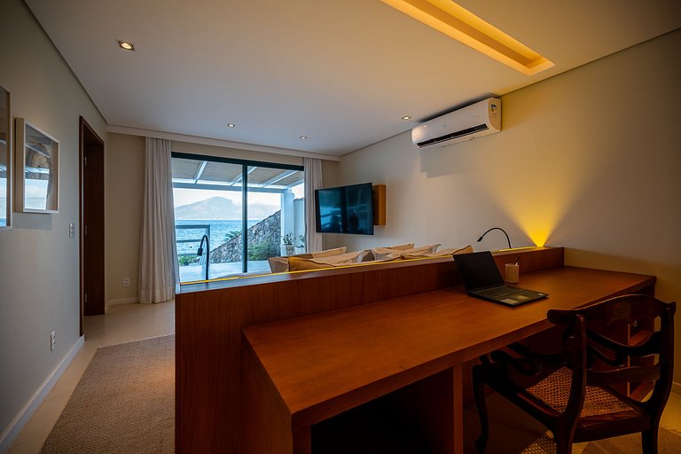 Angra | Casa à Beira-Mar com Piscina e 7 suítes