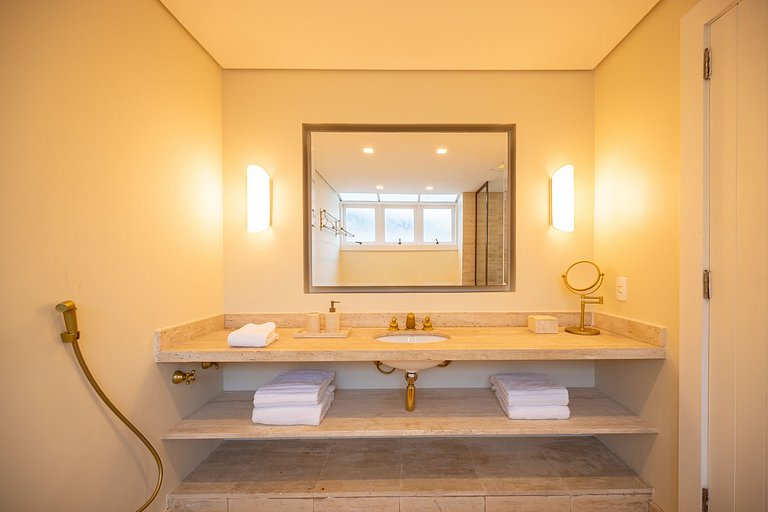 Angra | Casa Frente al Mar con Piscina y 7 Suites