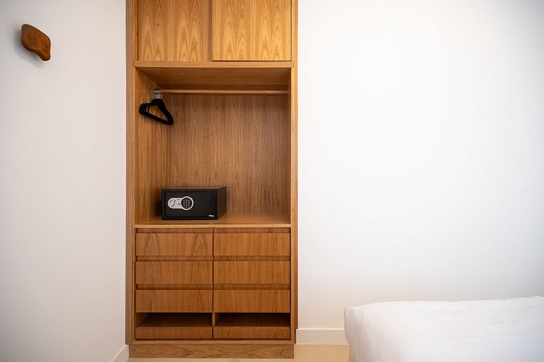 Leblon – Rita Ludolf | Renovated, 3 Br