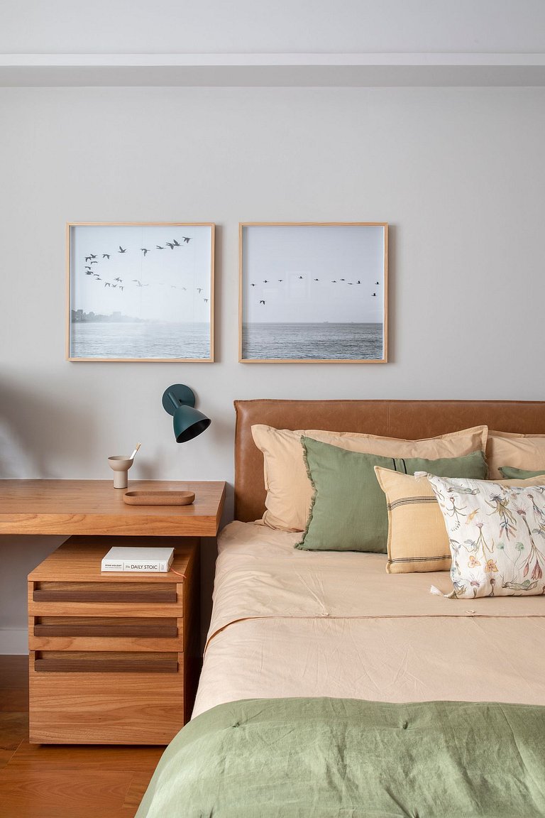 Leblon | Apt with balcony and side ocean view