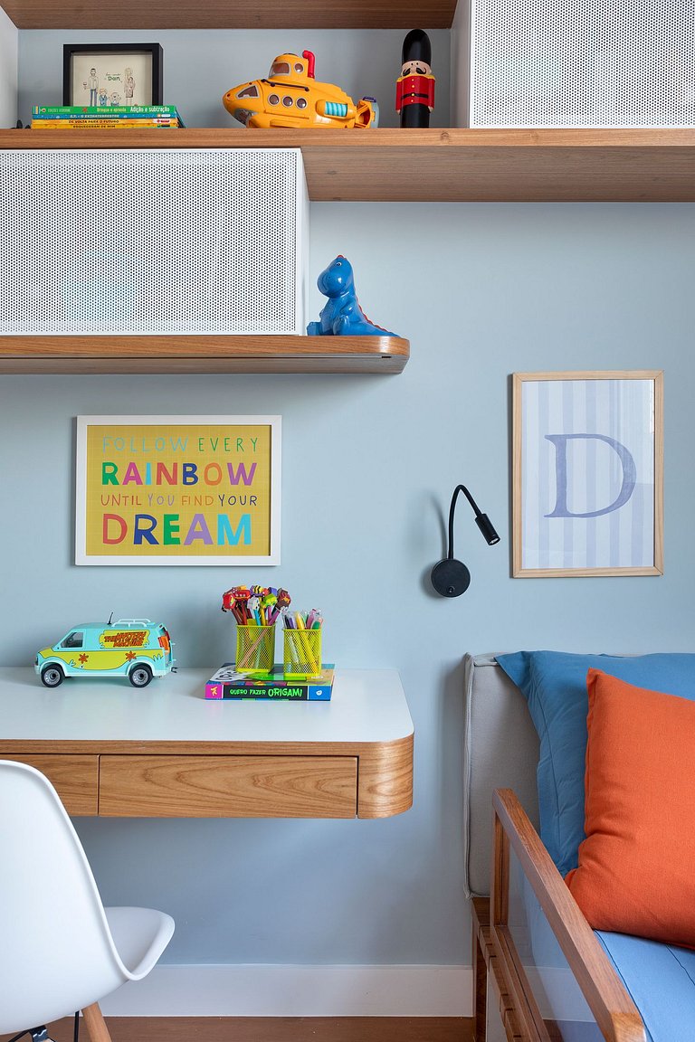 Leblon | Depto con balcón y vista lateral al mar