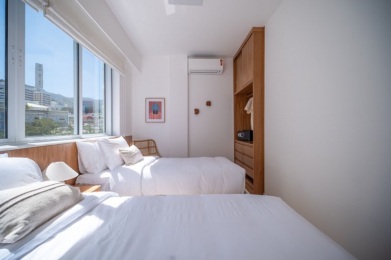 Leblon | 3 BR, 3 min to Beach, Stunning Décor