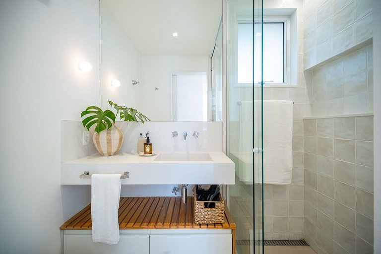 Leblon | 3 BR, 3 min to Beach, Stunning Décor