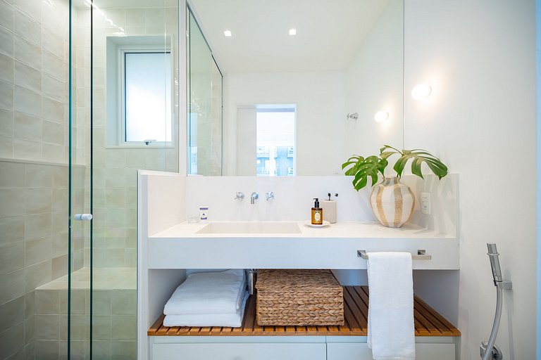 Leblon | 3 BR, 3 min to Beach, Stunning Décor