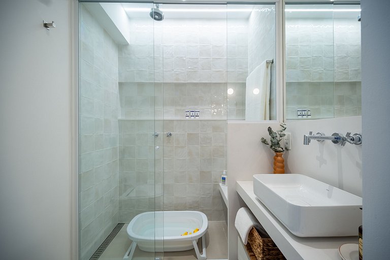 Leblon | 3 BR, 3 min to Beach, Stunning Décor