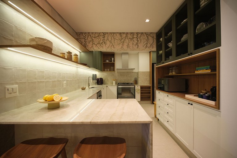 Copacabana | 5 Suites, Oceanfront, Renovated