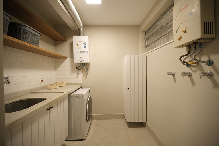 Copacabana | 5 Suites, Oceanfront, Renovated