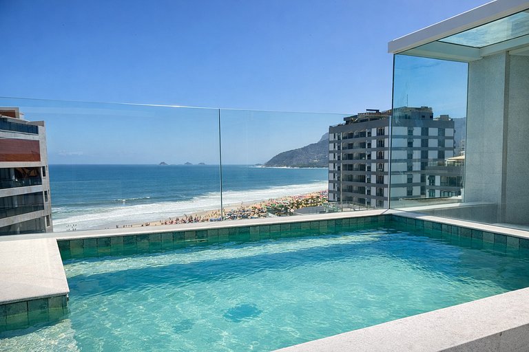 Ipanema | Cobertura c/ Piscina na Quadra da Praia
