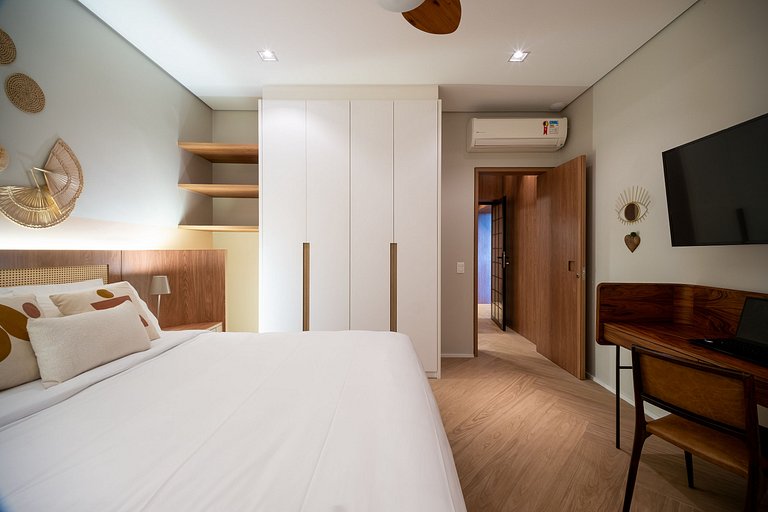 Copacabana | 5 Suites, Oceanfront, Renovated