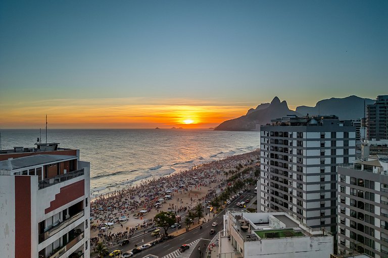 Ipanema | Cobertura c/ Piscina na Quadra da Praia