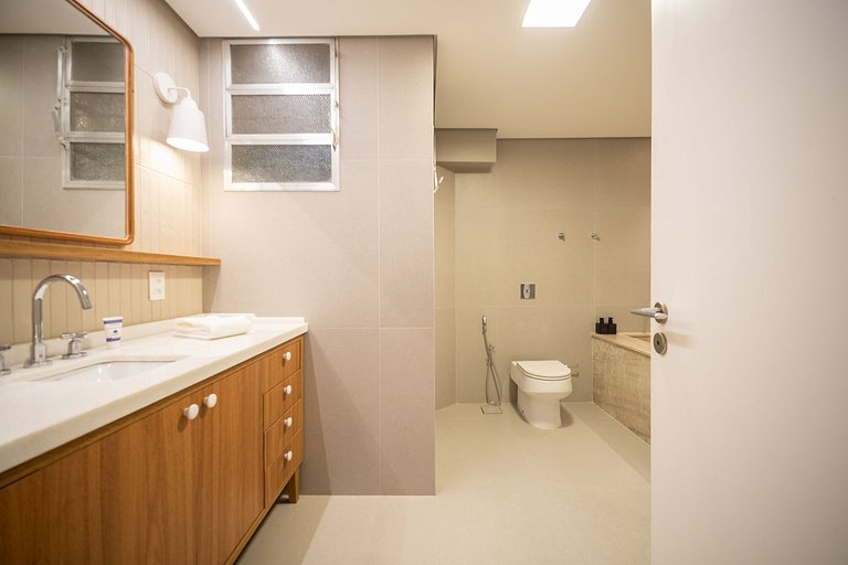 Copacabana | 5 Suites, Oceanfront, Renovated