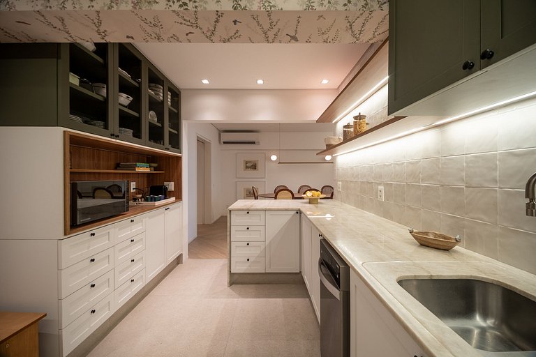 Copacabana | 5 Suites, Oceanfront, Renovated