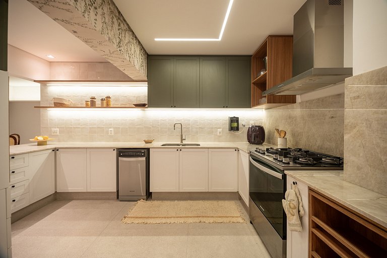 Amazing 5-Bedroom Oceanfront in Copacabana - by Casapē