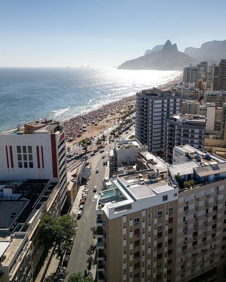 Ipanema | Cobertura c/ Piscina na Quadra da Praia