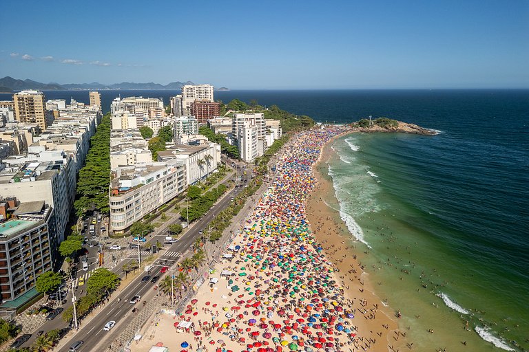 Ipanema | Cobertura c/ Piscina na Quadra da Praia