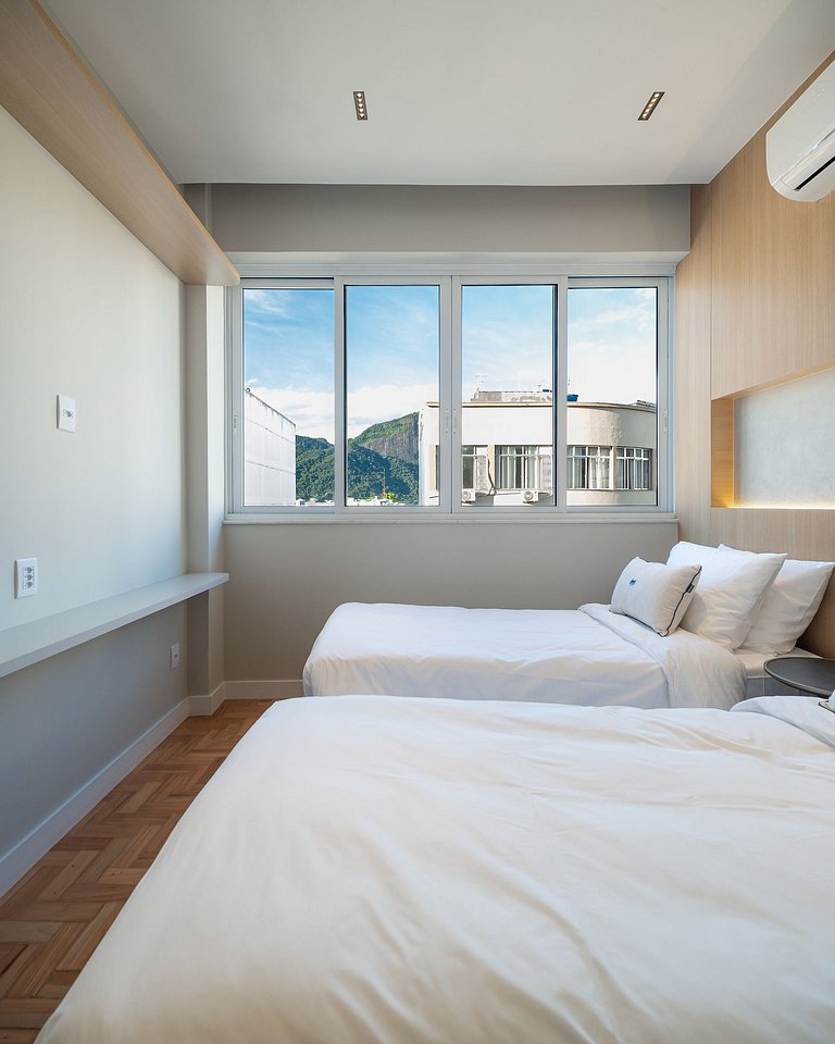 Ipanema | 4-minute walk to the beach | sleeps 4
