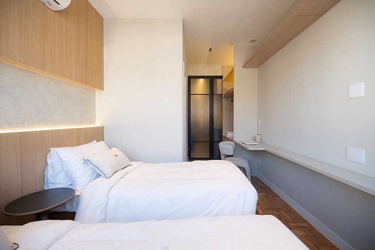 Ipanema | 4-minute walk to the beach | sleeps 4