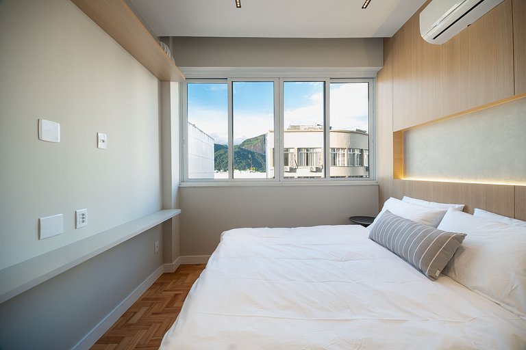 Ipanema | 4-minute walk to the beach | sleeps 4