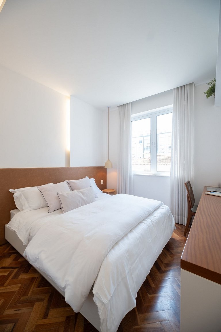 Leblon 2BR Apt 1 Min from the Beach - by Casapē