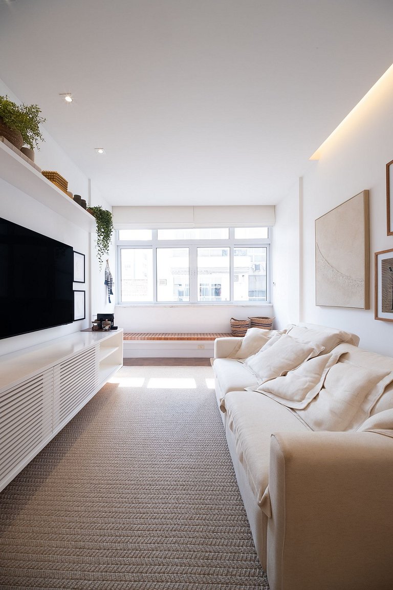 Leblon 2BR Apt 1 Min from the Beach - by Casapē