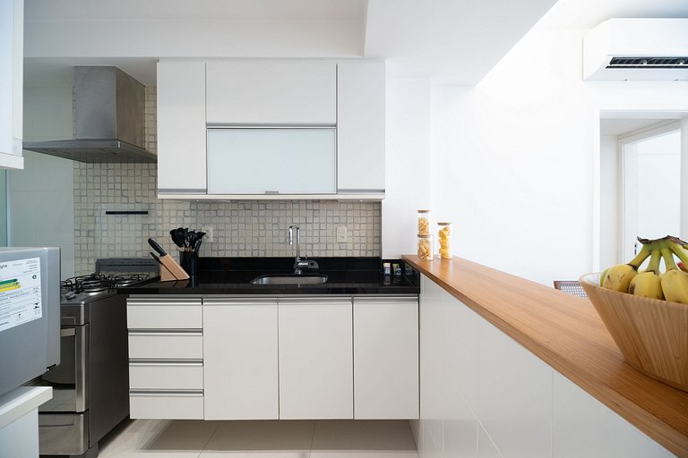 Leblon 2BR Apt 1 Min from the Beach - by Casapē