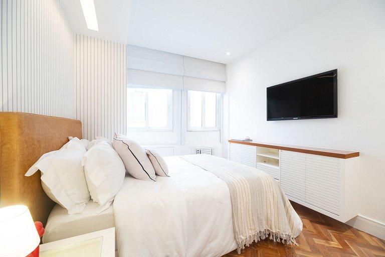Leblon 2BR Apt 1 Min from the Beach - by Casapē