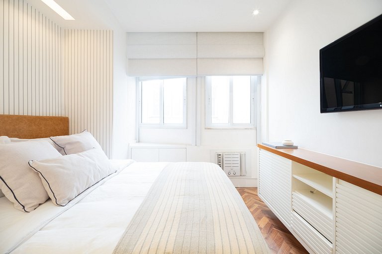 Leblon 2BR Apt 1 Min from the Beach - by Casapē