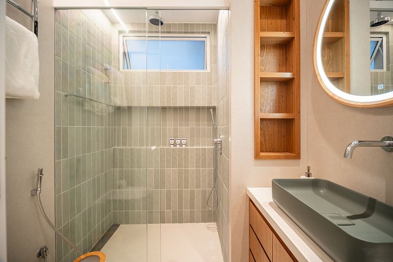 Leblon | Renovated | 3 Bedrooms | 6 Minutes from the Beach